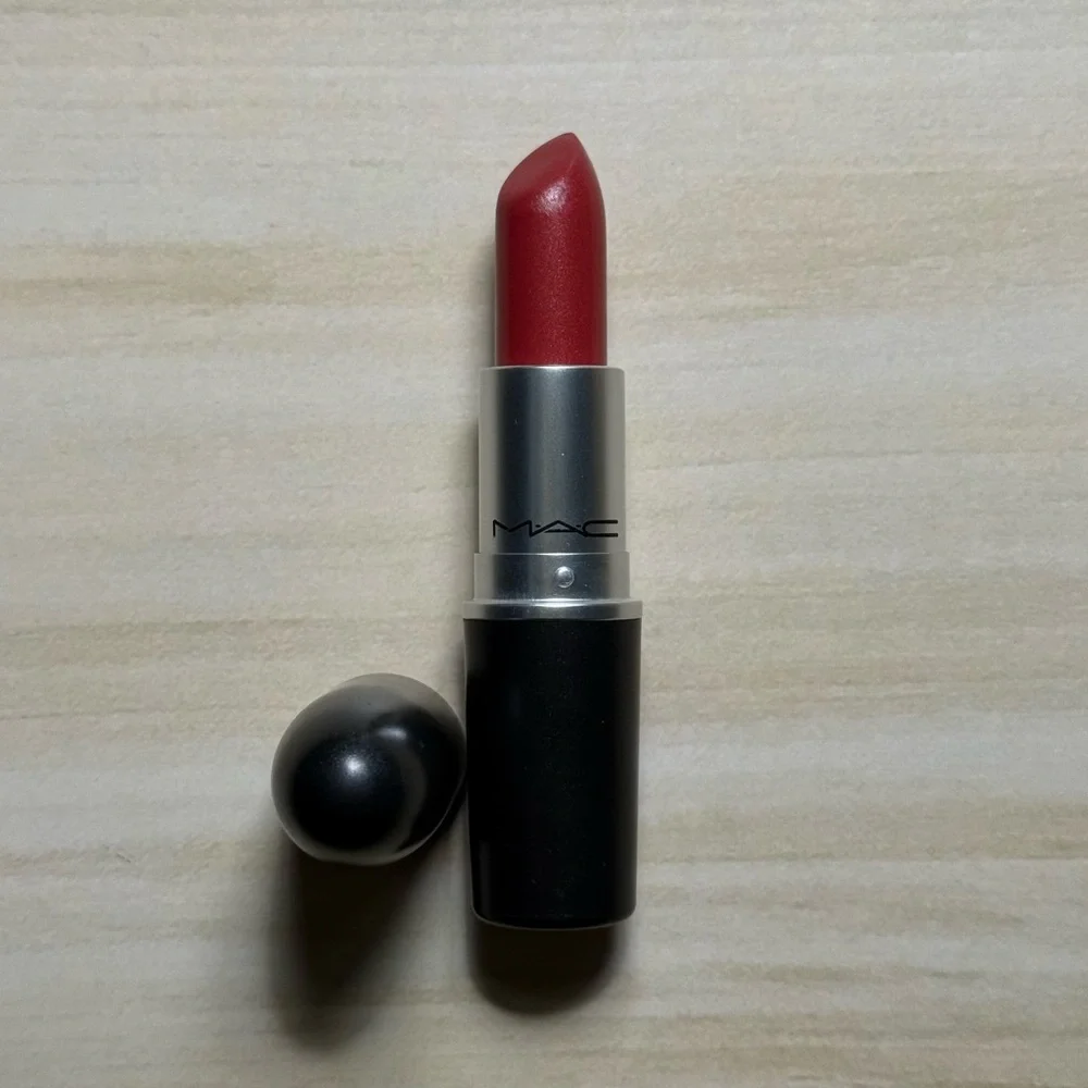 2/$40 - Mac Cremesheen Lipstick - Picture 3 of 5